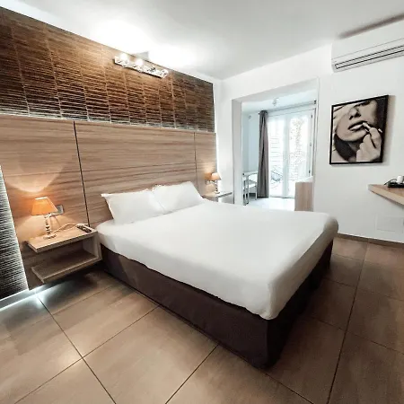 Hotell L'escale Cote Port 3*