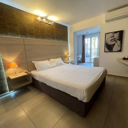 Hotell L'escale Cote Port 3*