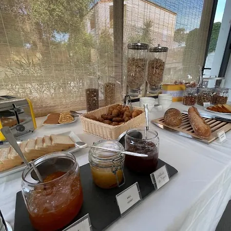 Hotell L'escale Cote Port 3*