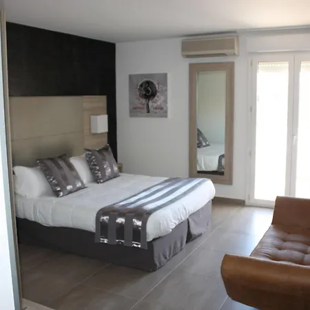 Hotell L'escale Cote Port 3*