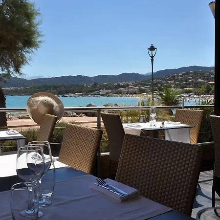 L'escale Coté Port Hotel LʼÎle-Rousse