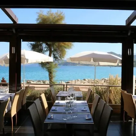 Hotell L'escale Cote Port 3*