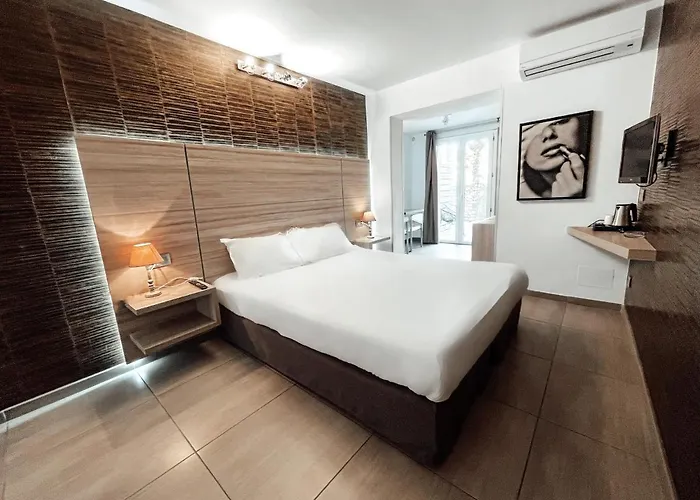 Hotell L'escale Cote Port 3*
