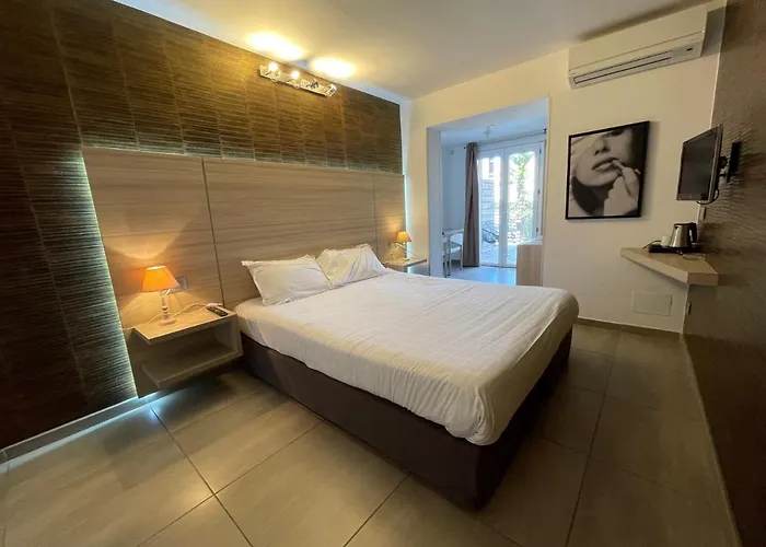 Hotell L'escale Cote Port 3*