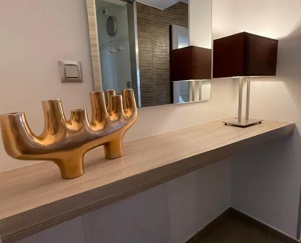 L'escale Coté Port Hotel LʼÎle-Rousse