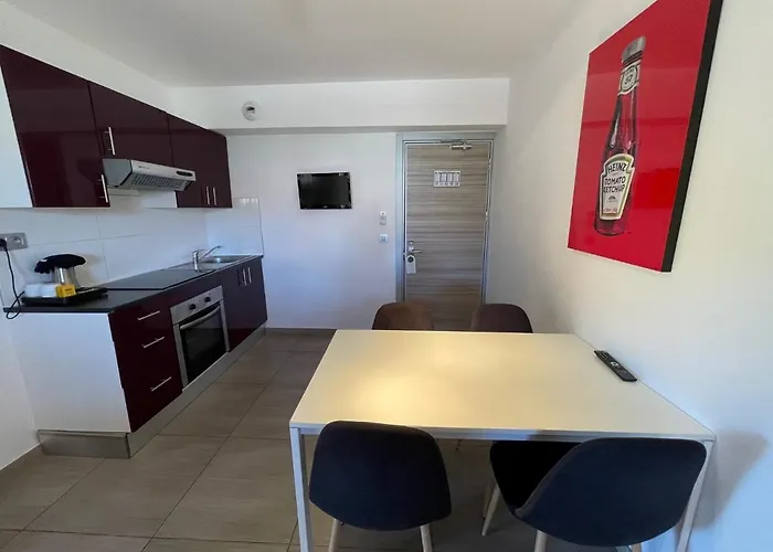 L'escale Coté Port 3* LʼÎle-Rousse