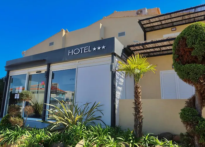 Hotell L'escale Cote Port 3*