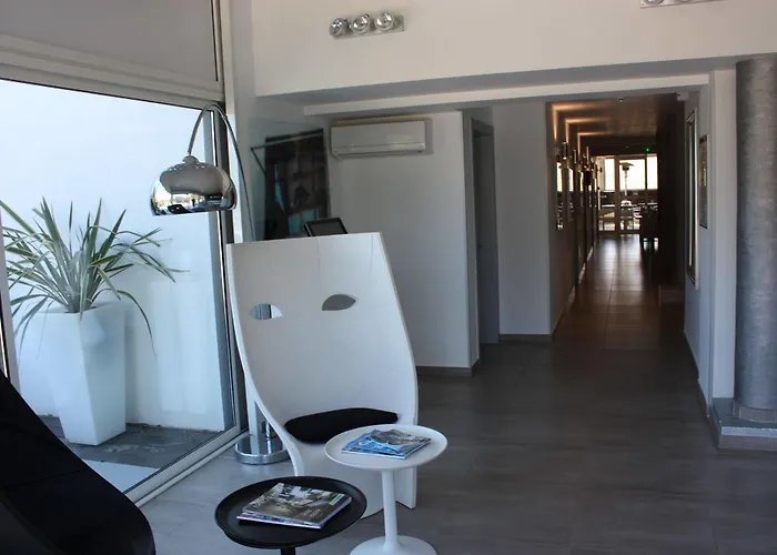 Hotell L'escale Cote Port 3*
