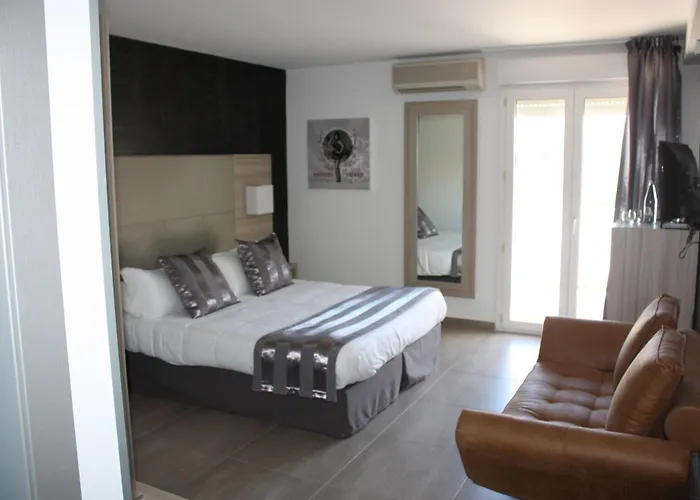 Hotell L'escale Cote Port 3*